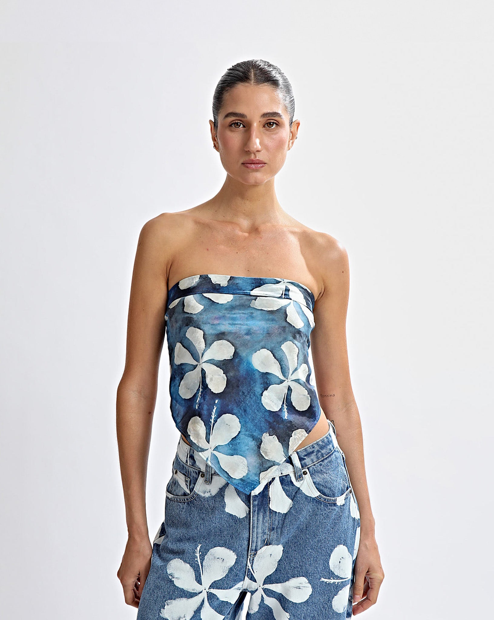 Luana Scarf Frangelica