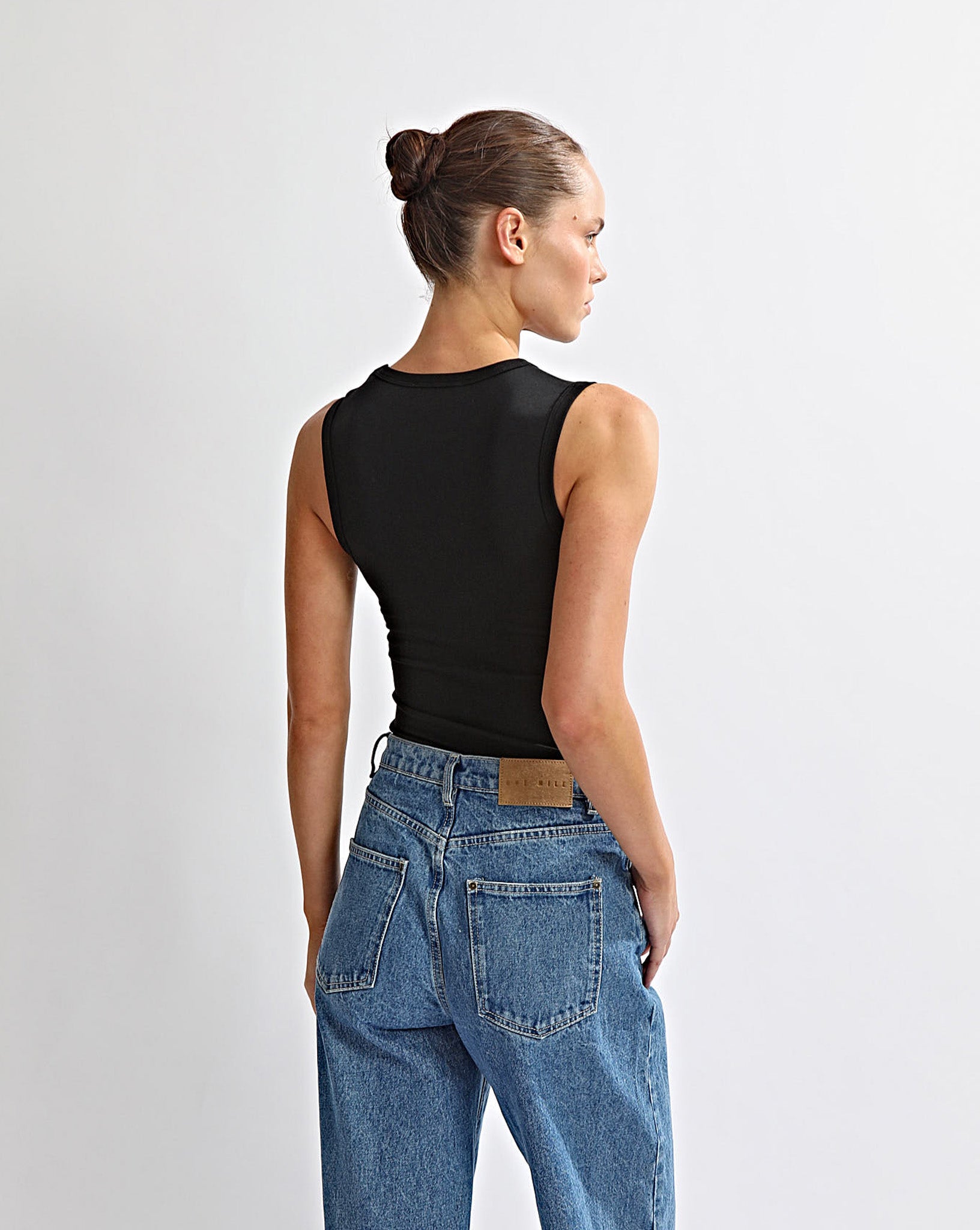 Kai Sleeveless Tee Black